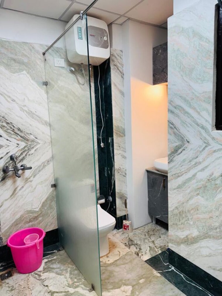 Bathroom, phi ii greater noida 6+ Bedroom 120 Sq.Mt. Independent House In Phi Ii Greater Noida Greater Noida 10386195