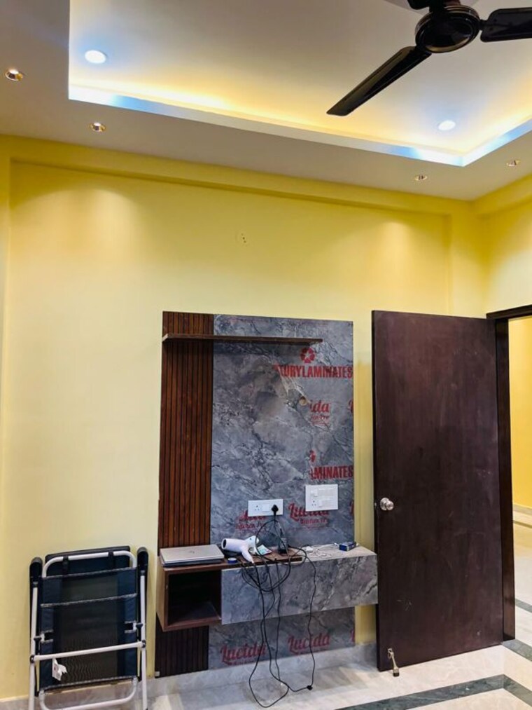 Other, phi ii greater noida 6+ Bedroom 120 Sq.Mt. Independent House In Phi Ii Greater Noida Greater Noida 10386195