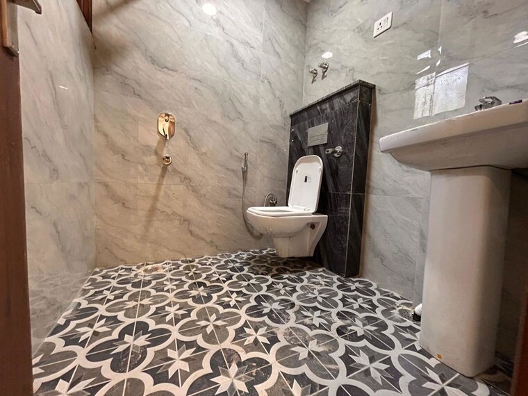 Bathroom, chattarpur 3 Bedroom 1300 Sq.Ft. Apartment In Chattarpur Delhi 10386223