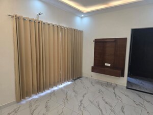 Bedroom in 4 BHK Apartment at Thakkarwal – for Rent