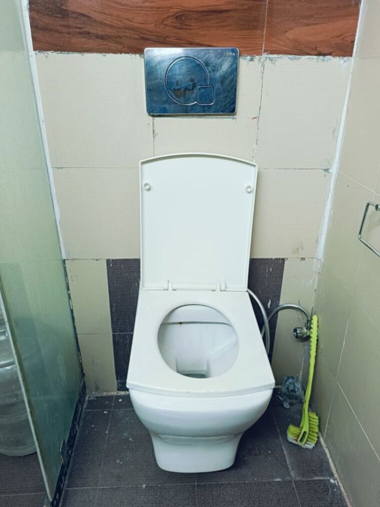 Bathroom, srs-royal-hills 3 Bedroom 1600 Sq.Ft. Apartment In Sector 87 Faridabad 10386237