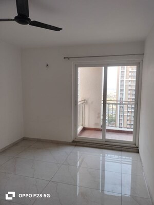 Room in 3 BHK Apartment at Rohtas Plumeria, Gomti Nagar – for Rent