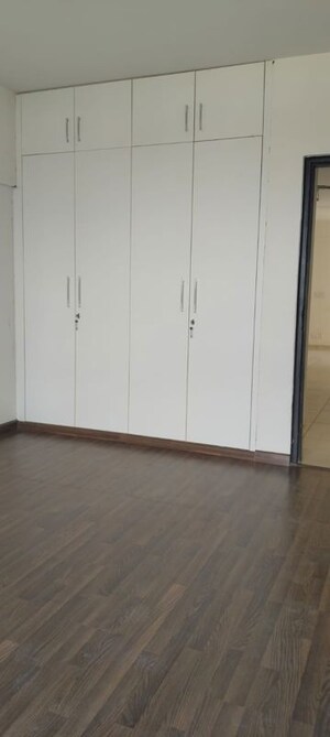 Room in 3 BHK Apartment at BPTP Discovery Park, Sector 80 – for Rent