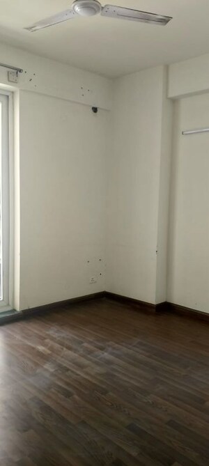 Room in 3 BHK Apartment at BPTP Discovery Park, Sector 80 – for Rent
