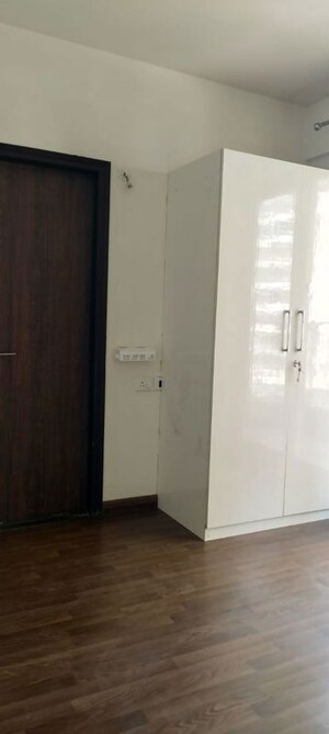 Room in 3 BHK Apartment at BPTP Discovery Park, Sector 80 – for Rent