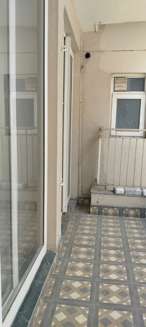 Building Lobby in 3 BHK Apartment at BPTP Discovery Park, Sector 80 – for Rent