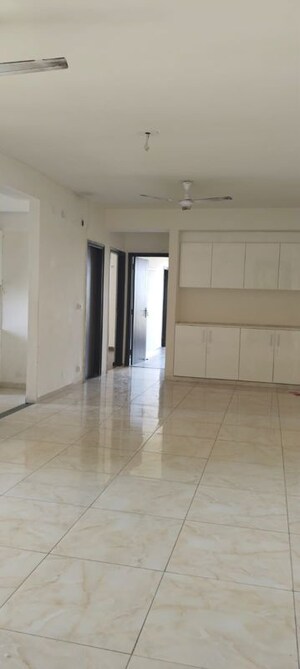 Room in 3 BHK Apartment at BPTP Discovery Park, Sector 80 – for Rent