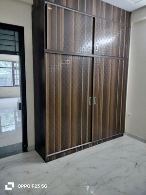 Room in 2 BHK Builder Floor at Gomti Nagar – for Rent