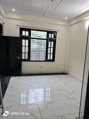 Room in 2 BHK Builder Floor at Gomti Nagar – for Rent