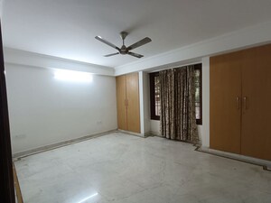 Room in 4 BHK Builder Floor at Greater Kailash ii – for Rent