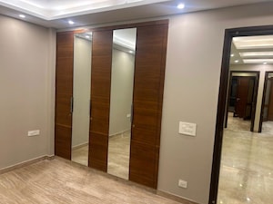 Room in 3 BHK Builder Floor at Nehru Enclave – for Rent