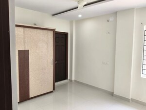 Room in 3 BHK Apartment at Shaikpet – for Rent