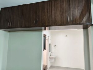 Room in 3 BHK Apartment at Shaikpet – for Rent