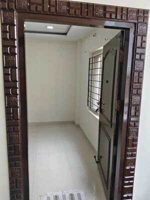 Room in 3 BHK Apartment at Shaikpet – for Rent