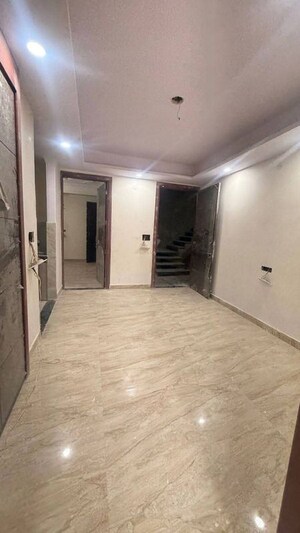 Room in 1 BHK Builder Floor at Saket – for Rent