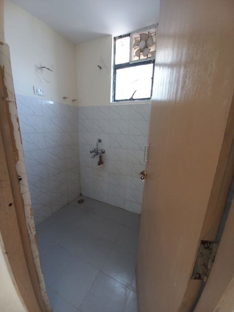 Bathroom, ninex-rmg-residency 1 Bedroom 560 Sq.Ft. Apartment In Sector 37c Gurgaon 10386422