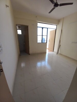 Room in 1 BHK Apartment at Ninex RMG Residency, Sector 37c – for Rent
