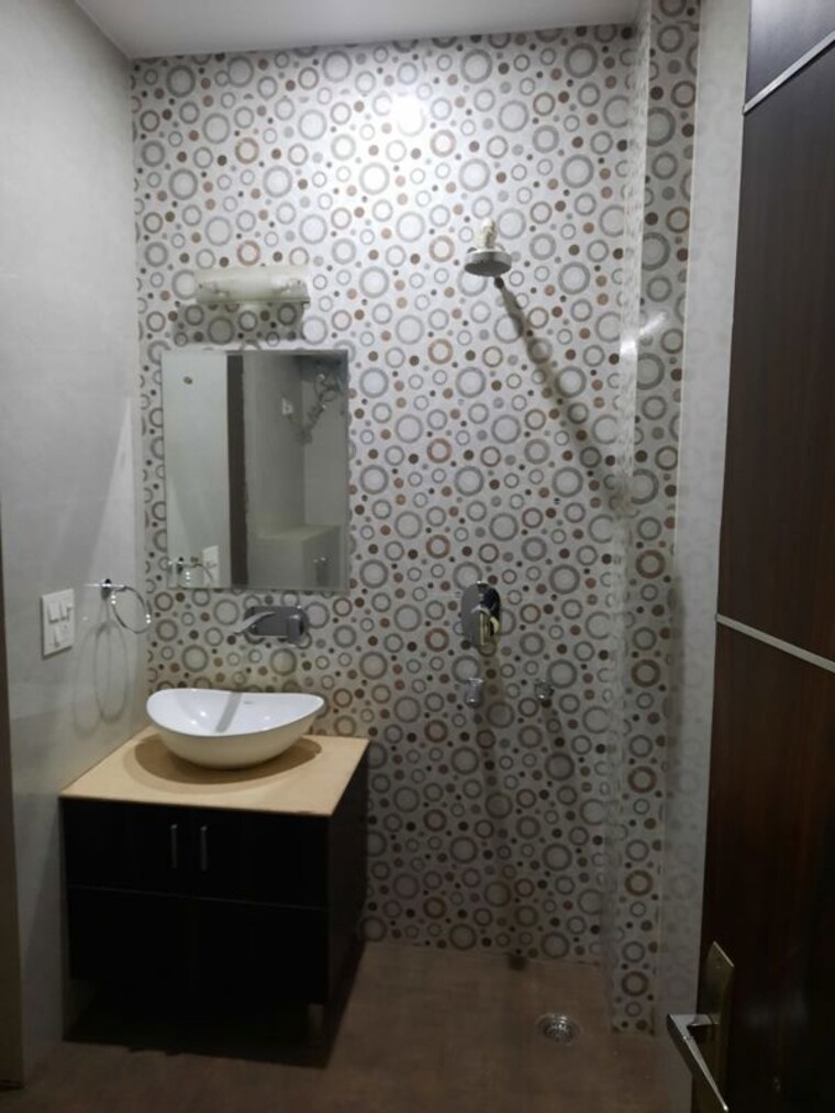 Bathroom, sector 46 3 Bedroom 2000 Sq.Ft. Builder Floor In Sector 46 Gurgaon 10386436