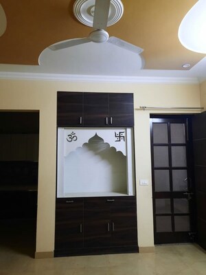 Building Lobby in 3 BHK Builder Floor at Sector 46 – for Rent