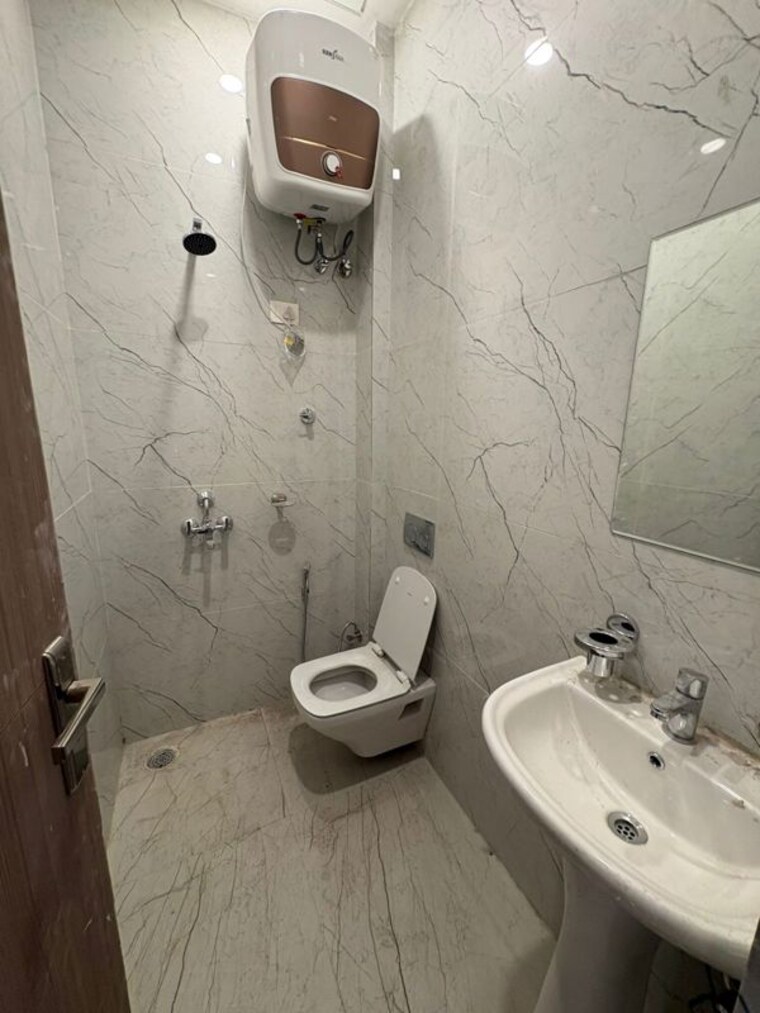 Bathroom, preet colony 1 RK 500 Sq.Ft. Builder Floor In Preet Colony Zirakpur 10386455