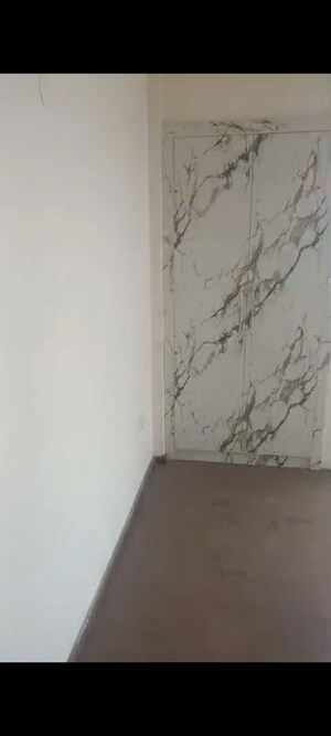 Furnished Amenities in 2.5 BHK Apartment at Imperia Esfera, Sector 37c – for Rent