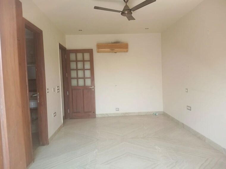Room, sultanpur 2 Bedroom 400 Sq.Yd. Builder Floor In Sultanpur Delhi 10386506