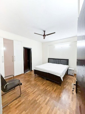 Team Area in 3 BHK Apartment at Amrapali Silicon City, Sector 76 – for Rent