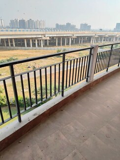 3 BHK + Servant Room Apartment For Sale in Pareena Express Heights
