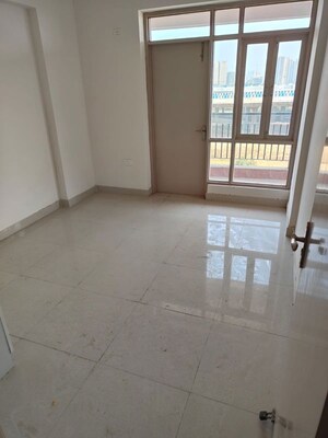 Room in 3 BHK Apartment at Pareena Express Heights, Sector 99 – for Sale