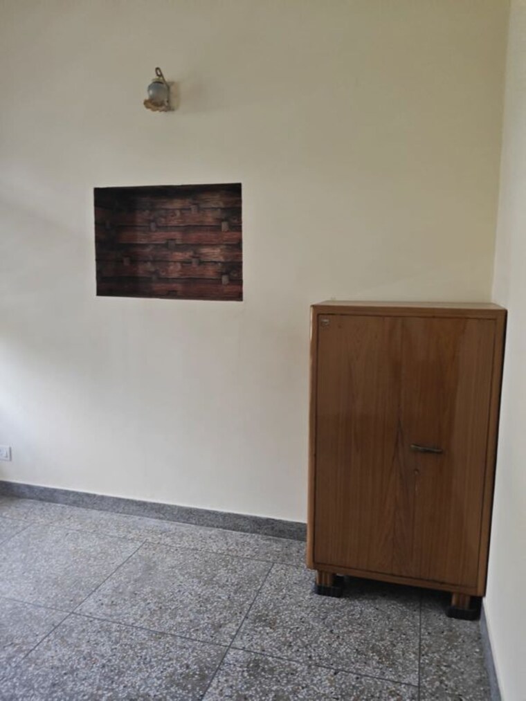 Room, sector 11 1 Bedroom 950 Sq.Ft. Independent House In Sector 11 Noida 10386518