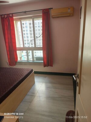 Room in 1 BHK Apartment at Hiranandani Estate Penrith, Ghodbunder Road – for Sale