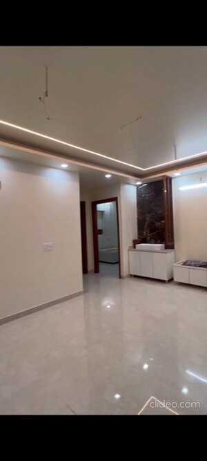 Room in 2 BHK Builder Floor at Sector 37c – for Rent