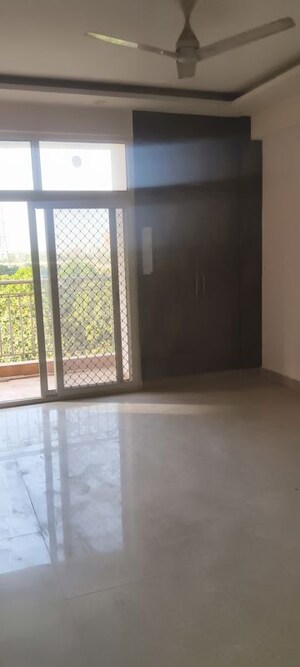 Room in 3 BHK Apartment at Ascent Savy Ville De Phase III, Raj Nagar Extension – for Rent