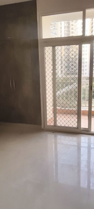 Room in 3 BHK Apartment at Ascent Savy Ville De Phase III, Raj Nagar Extension – for Rent