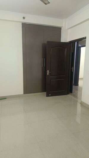 Room in 3 BHK Apartment at Aims Golf City, Sector 75 – for Rent