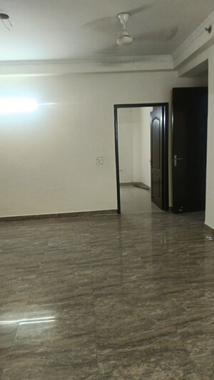 Room in 3 BHK Apartment at Aims Golf City, Sector 75 – for Rent