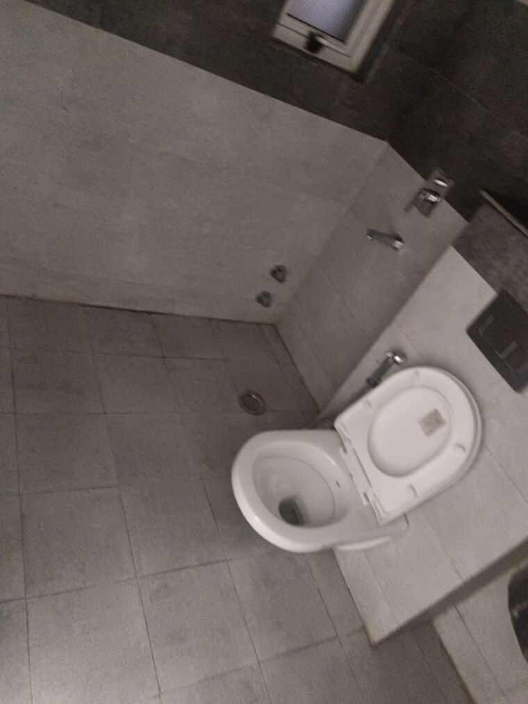 Bathroom, pareena-express-heights 3 Bedroom 1950 Sq.Ft. Apartment In Sector 99 Gurgaon 10386626