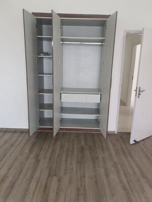 Room in 3 BHK Apartment at Pareena Express Heights, Sector 99 – for Rent