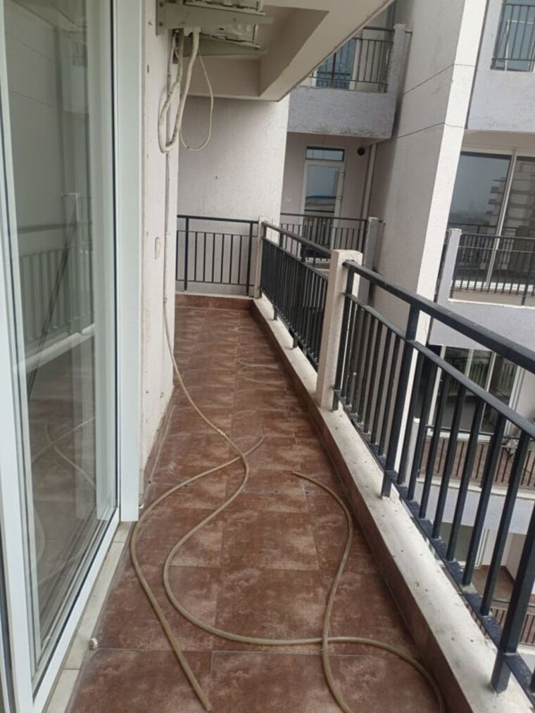 Balcony, pareena-express-heights 3 Bedroom 1950 Sq.Ft. Apartment In Sector 99 Gurgaon 10386626