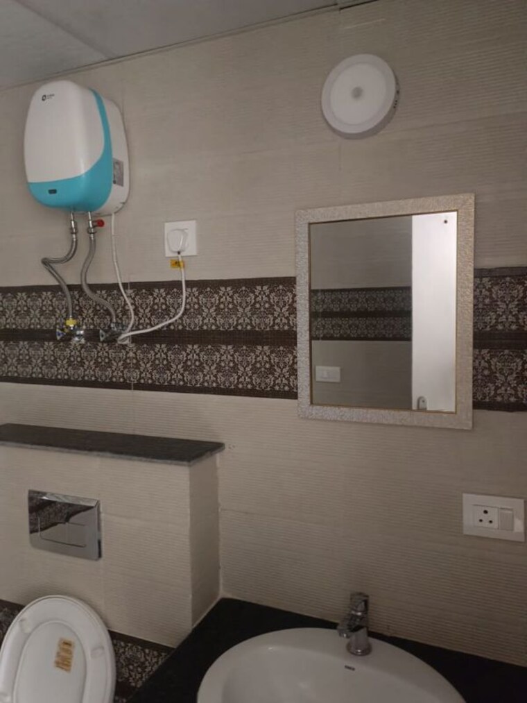 Bathroom, pareena-express-heights 3 Bedroom 1950 Sq.Ft. Apartment In Sector 99 Gurgaon 10386626