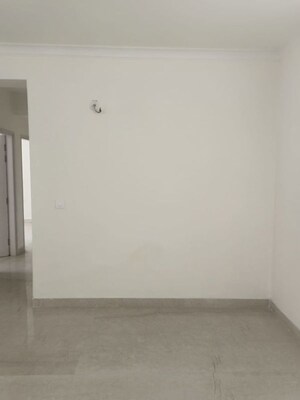 Room in 3 BHK Apartment at Pareena Express Heights, Sector 99 – for Rent