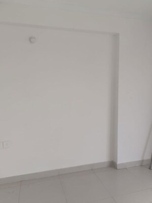 Room in 3 BHK Apartment at Pareena Express Heights, Sector 99 – for Rent