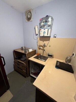 Team Area in 3 BHK Apartment at Rajguru Nagar – for Rent