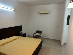 Room in 3 BHK Apartment at Rajguru Nagar – for Rent