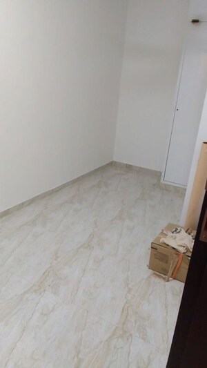 Room in 2 BHK Apartment at Hiranandani Atlantis, Powai – for Rent