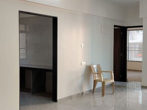Room in 3 BHK Apartment at Diamond Garden, Chembur – for Rent