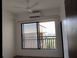 Room in 3 BHK Apartment at Diamond Garden, Chembur – for Rent