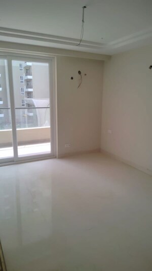 Room in 3 BHK Apartment at Skyline Elevate, Ramgarh Bhudda – for Rent