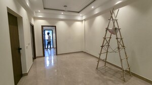Room in 3 BHK Apartment at Suncity Vatsal Valley, Gwal Pahari – for Rent