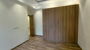 Room in 3 BHK Apartment at Suncity Vatsal Valley, Gwal Pahari – for Rent